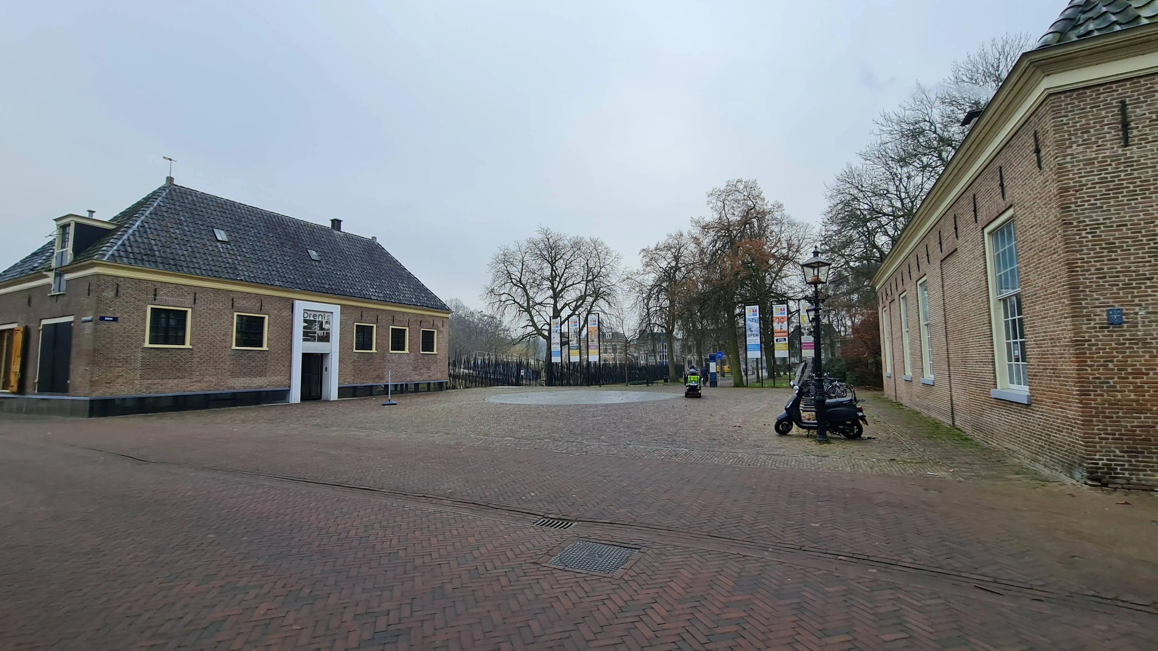 Politie zoekt info vluchtauto kunstroof Assen en deelt beelden verdachten