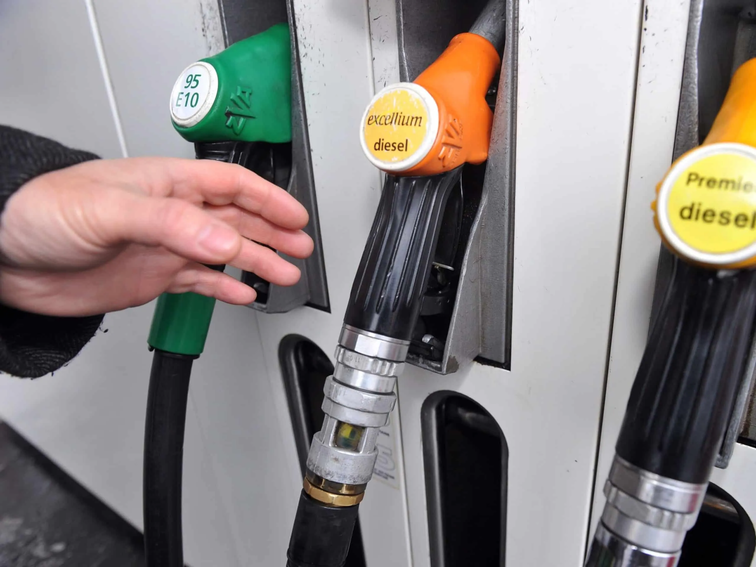 benzina nel diesel cosa fare scaled