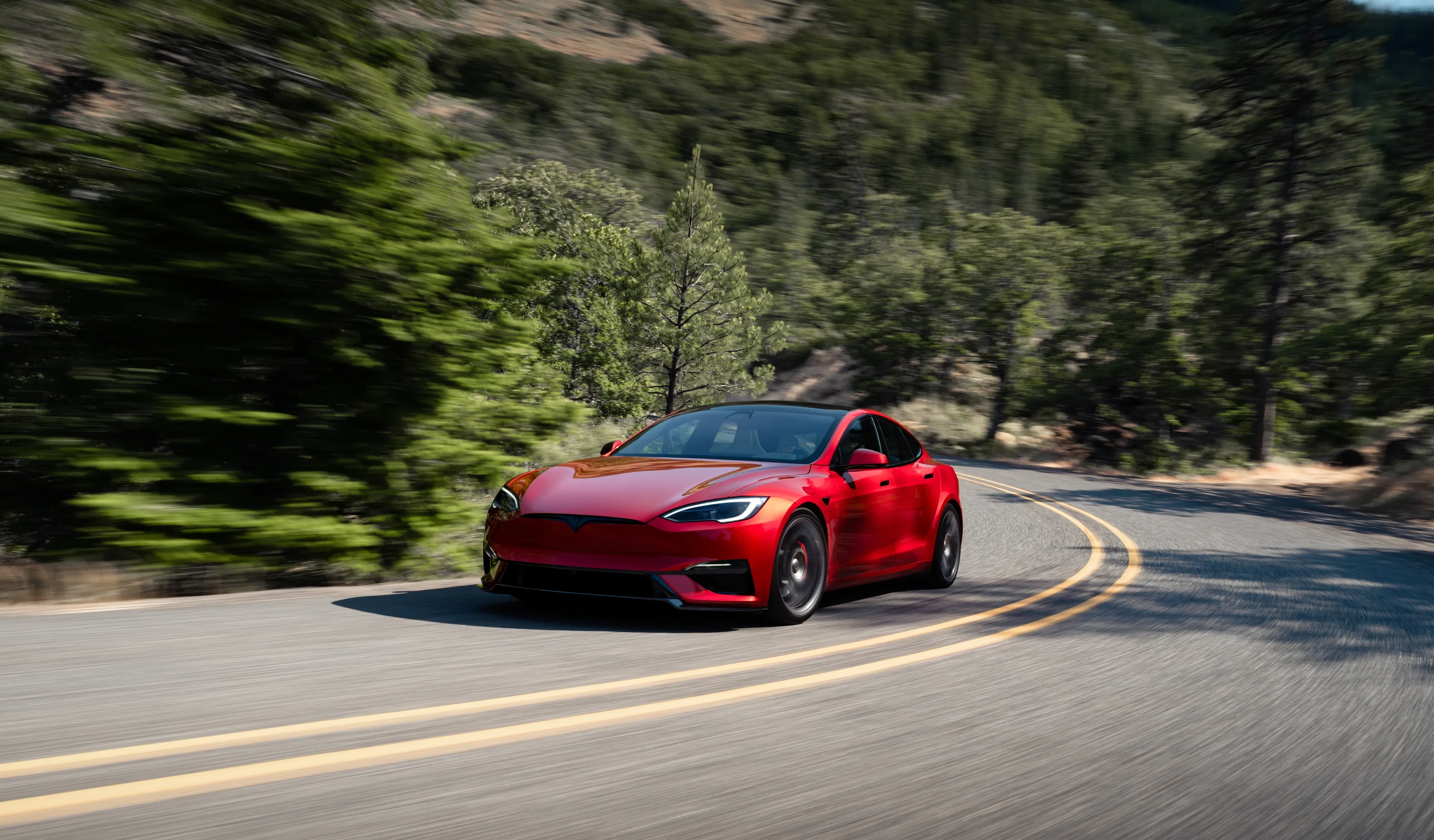 tesla model s plaid rossa 2026 dinamica