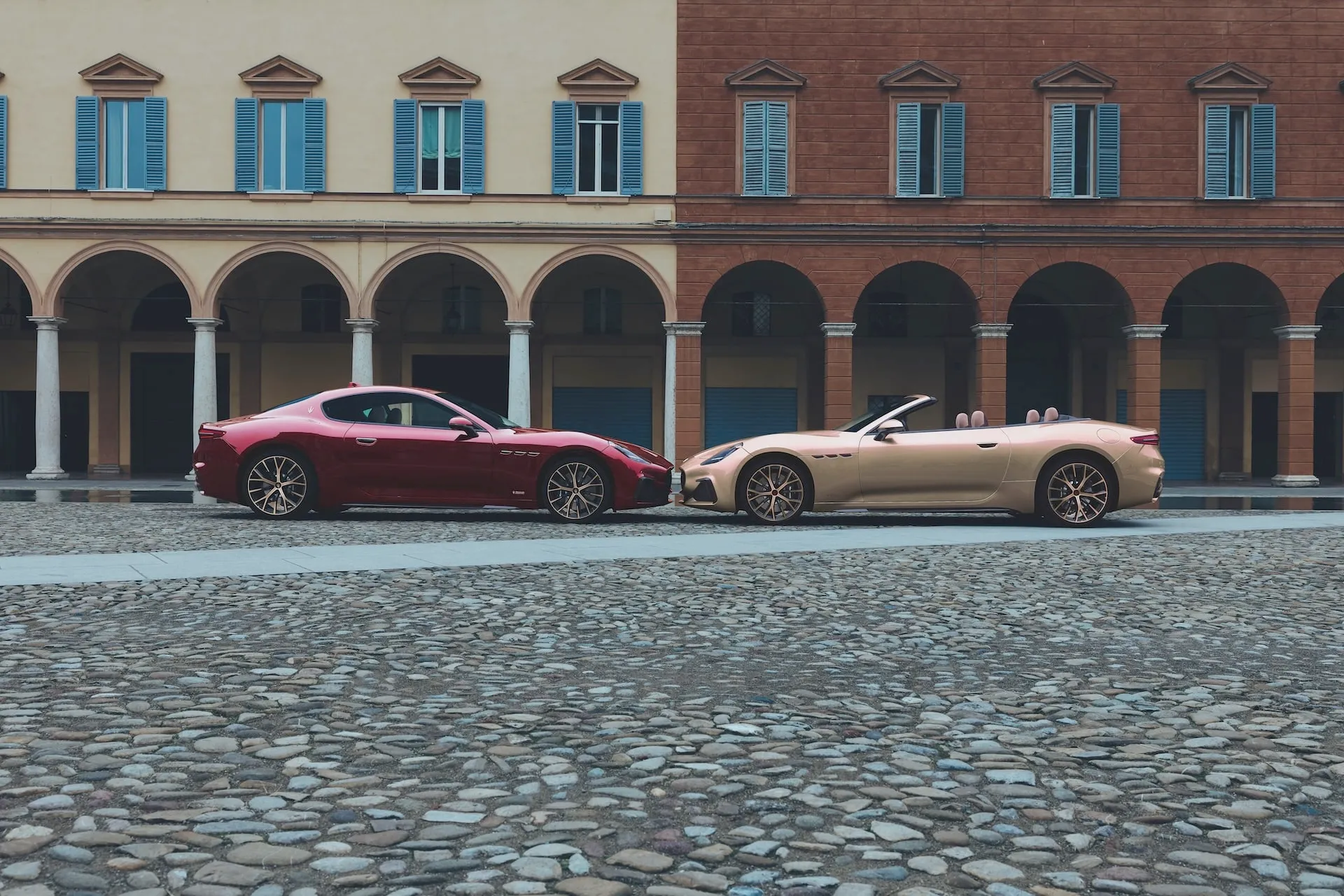 04 maserati granturismo rosso velluto grancabrio oro lirico