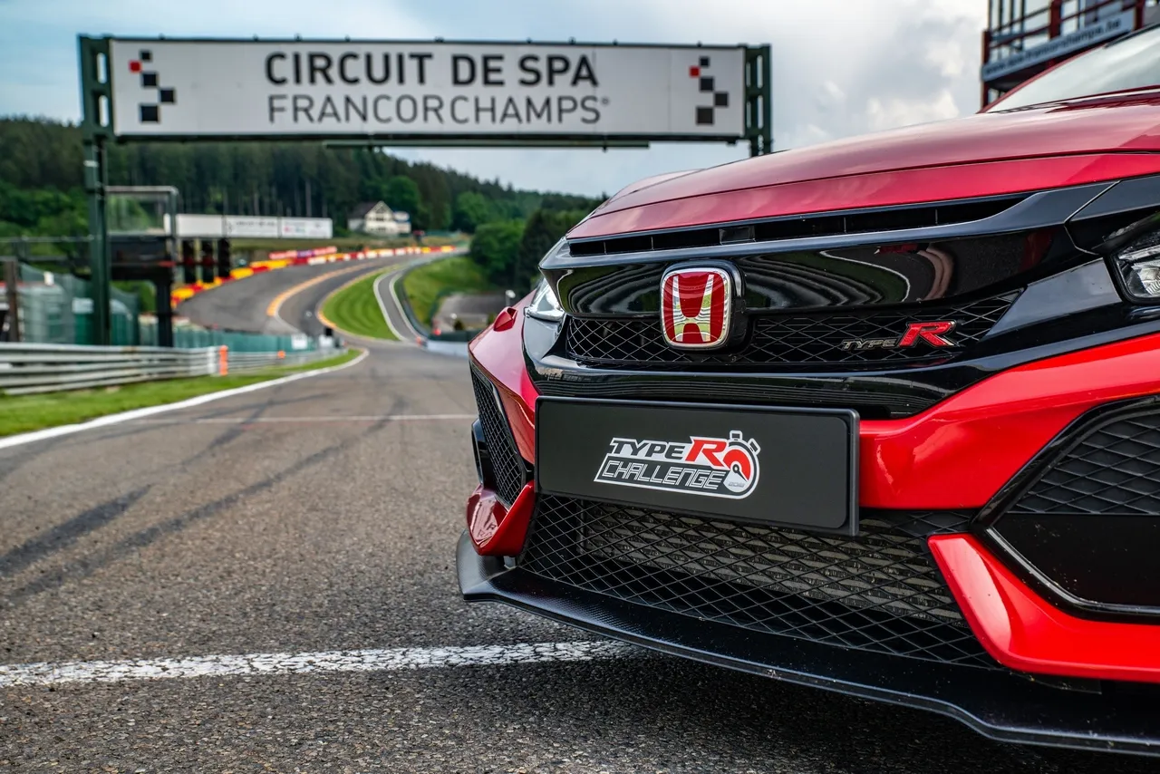 132832 type r challenge 2018 hits eau rouge japanese super gt star bertrand