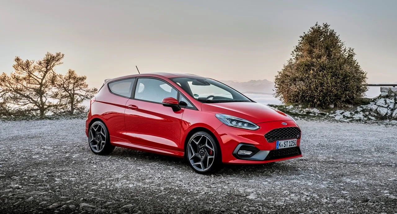 2018fordfiestast racered 01 1