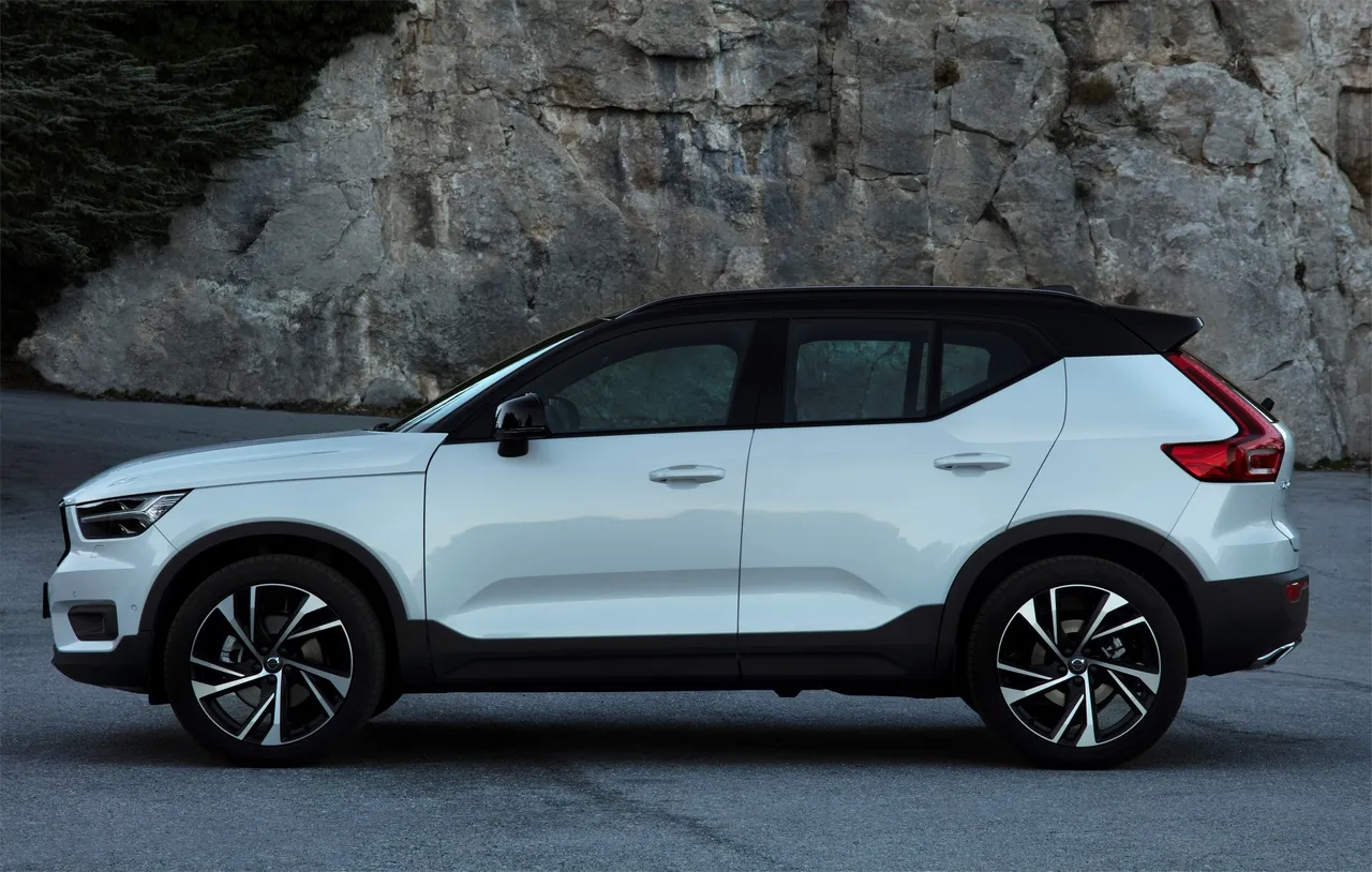 216713 new volvo xc40 exterior