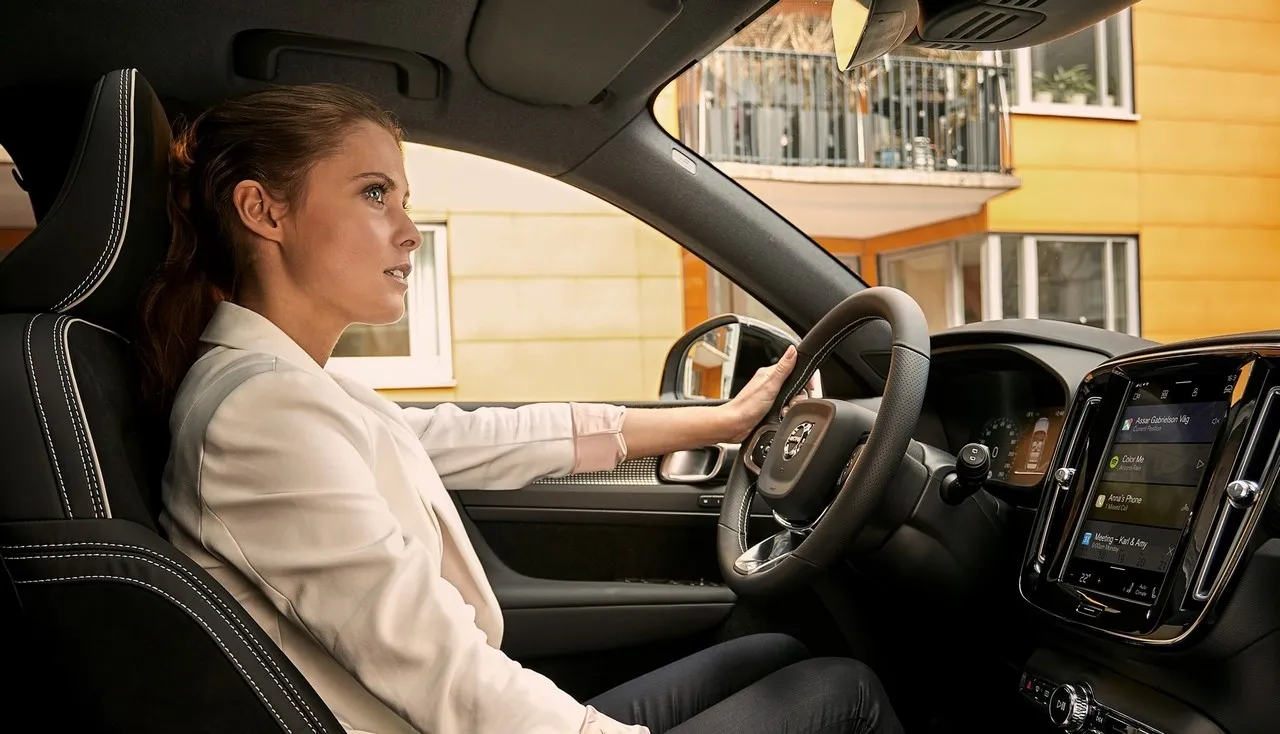 228669 volvo cars to embed google assistant google play store and google maps in 1