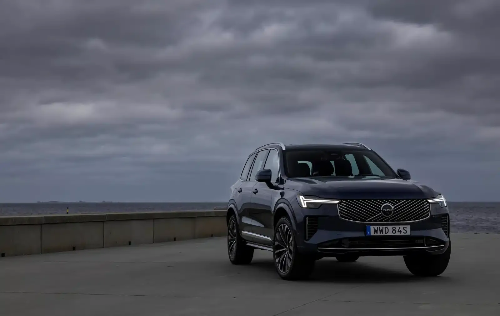 337030 new volvo xc90 b5 dynamic