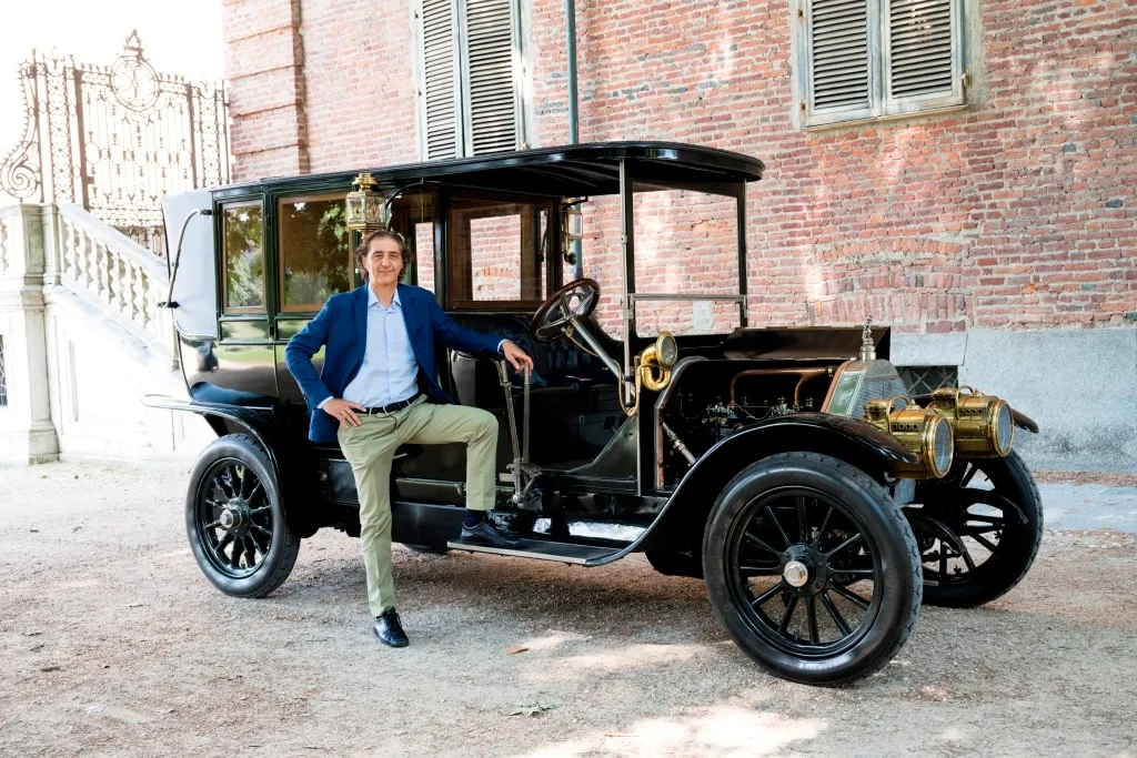 benedetto camerana presidente del mauto davanti alla palombella del 1907