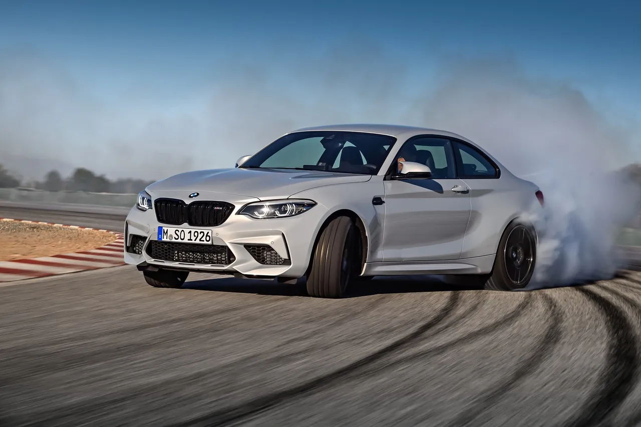 bmw m2 competition copertina