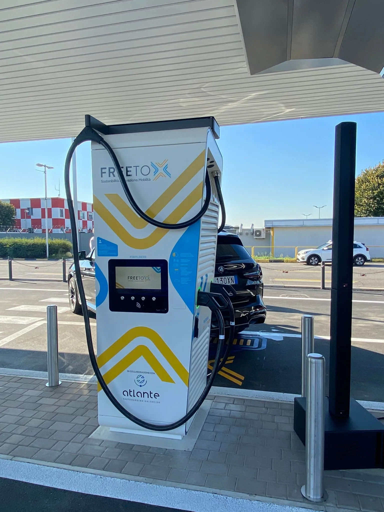 colonnina elettrica free to x linate