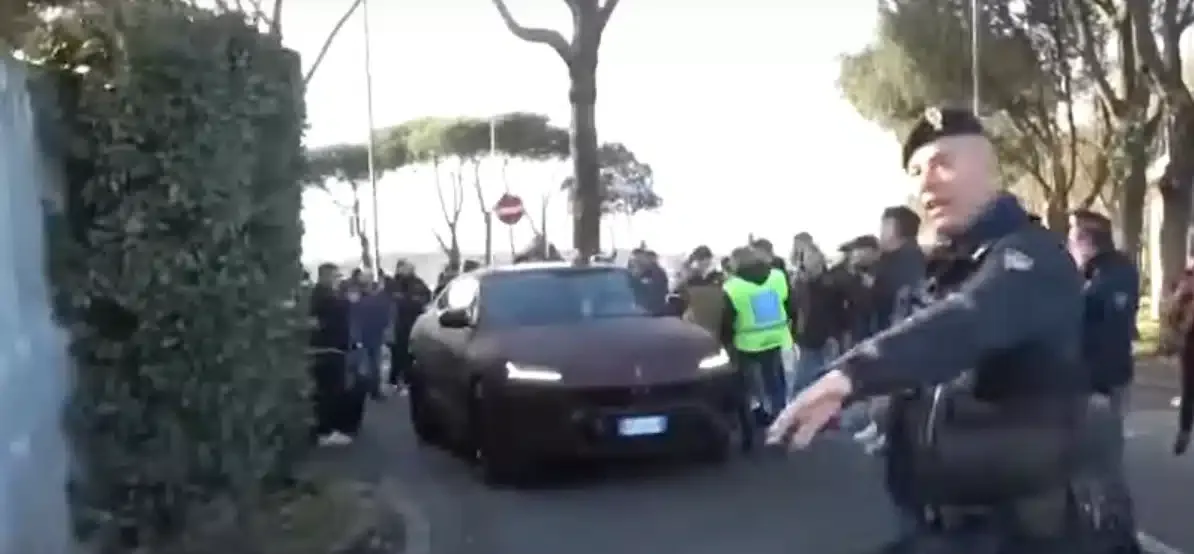 de rossi lamborghi urus amaranto trigoria