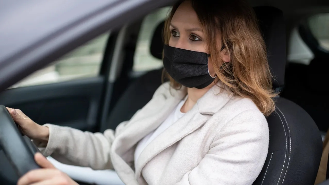 donna auto mascherina autoappassionati copyright