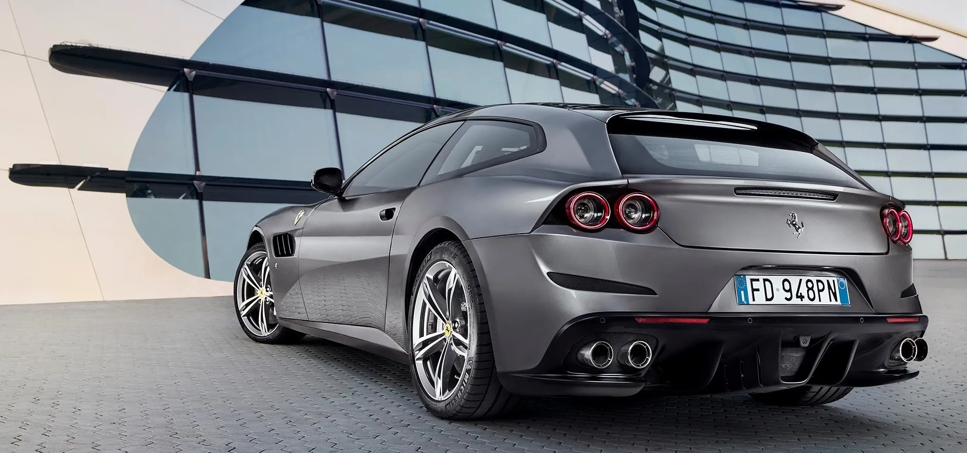 ferrari gtc4lusso 1