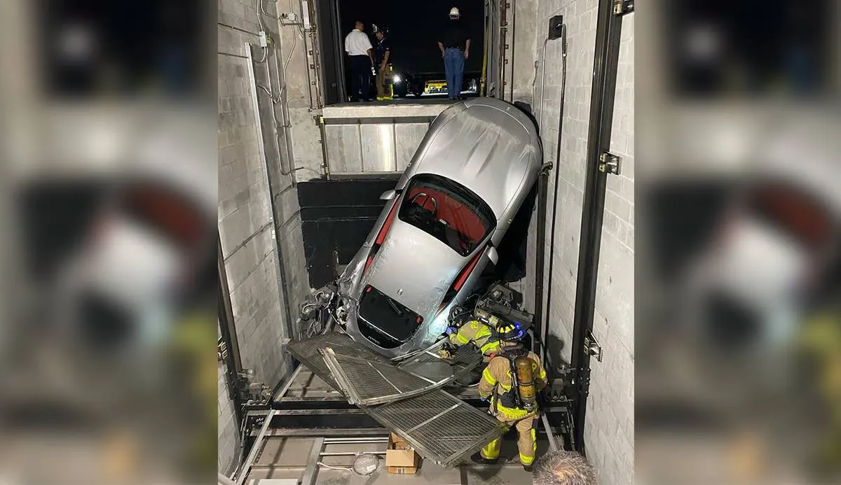 ferrari roma ascensore