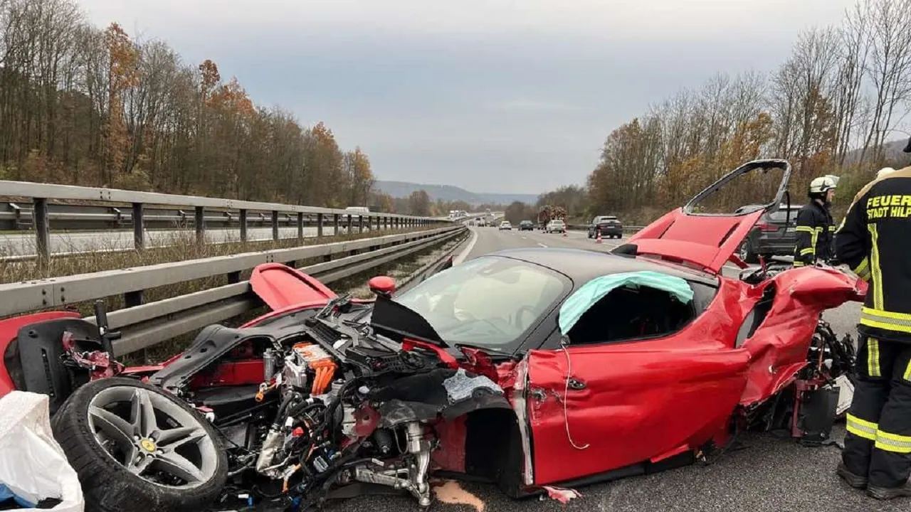 ferrari sf90 stradale 300 orari