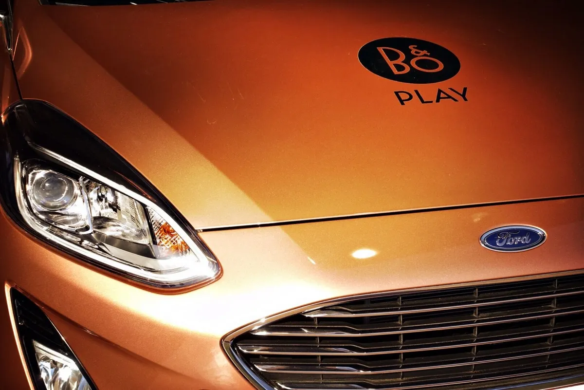 fiesta social track 02