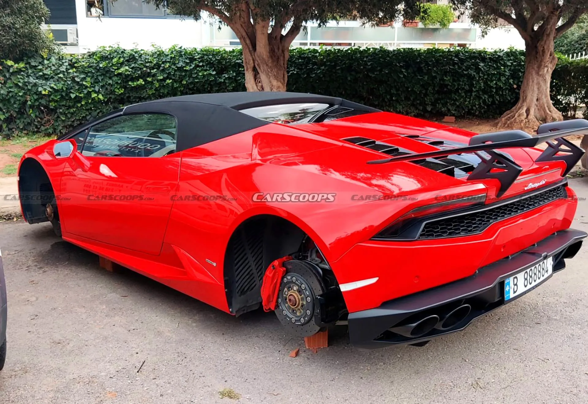 lamborghini huracan on bricks