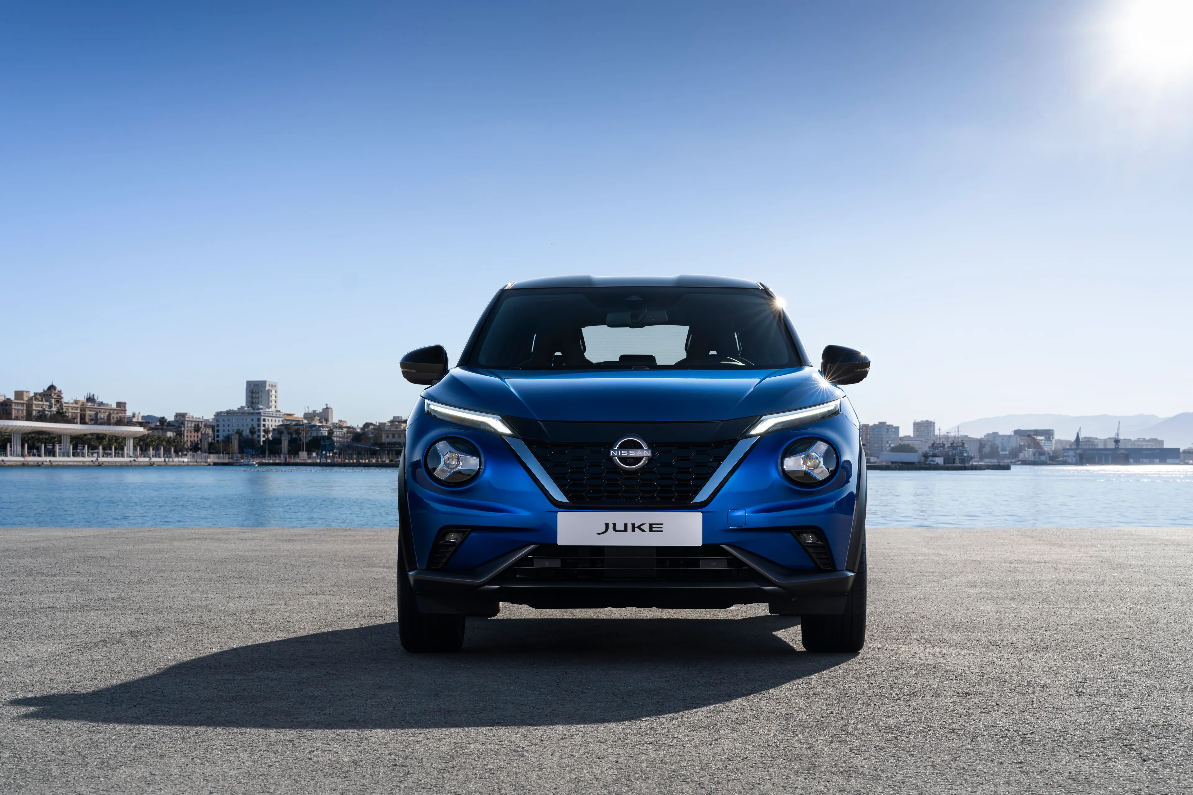 nissan juke hybrid blue static 003 jpg