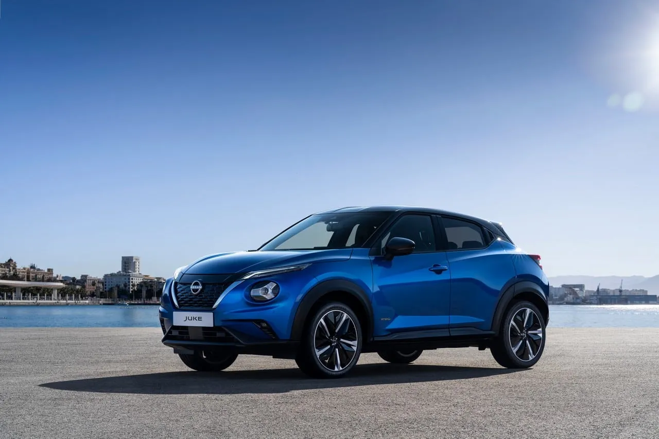 nissan juke hybrid blue static 005 jpg