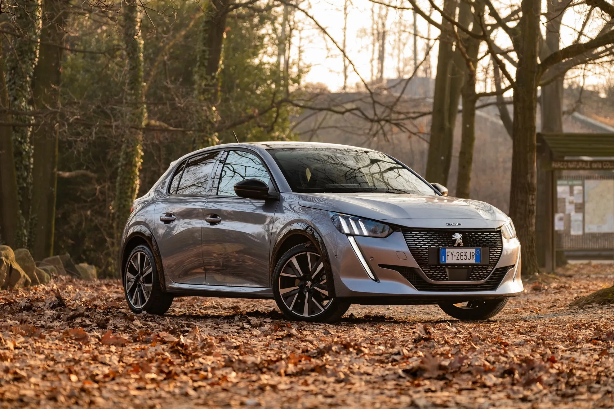 peugeot 208 gt line diesel copertina