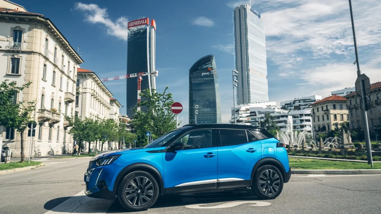 peugeot e 208 e e 2008 alla scoperta dei luoghi milanesi di leonardo da vinci 12 1