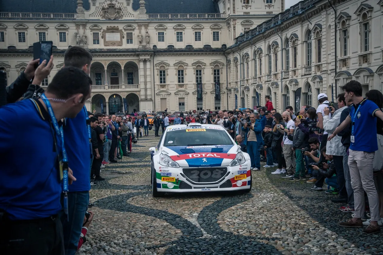 peuigeot 208t16 alla supercar night parade 8