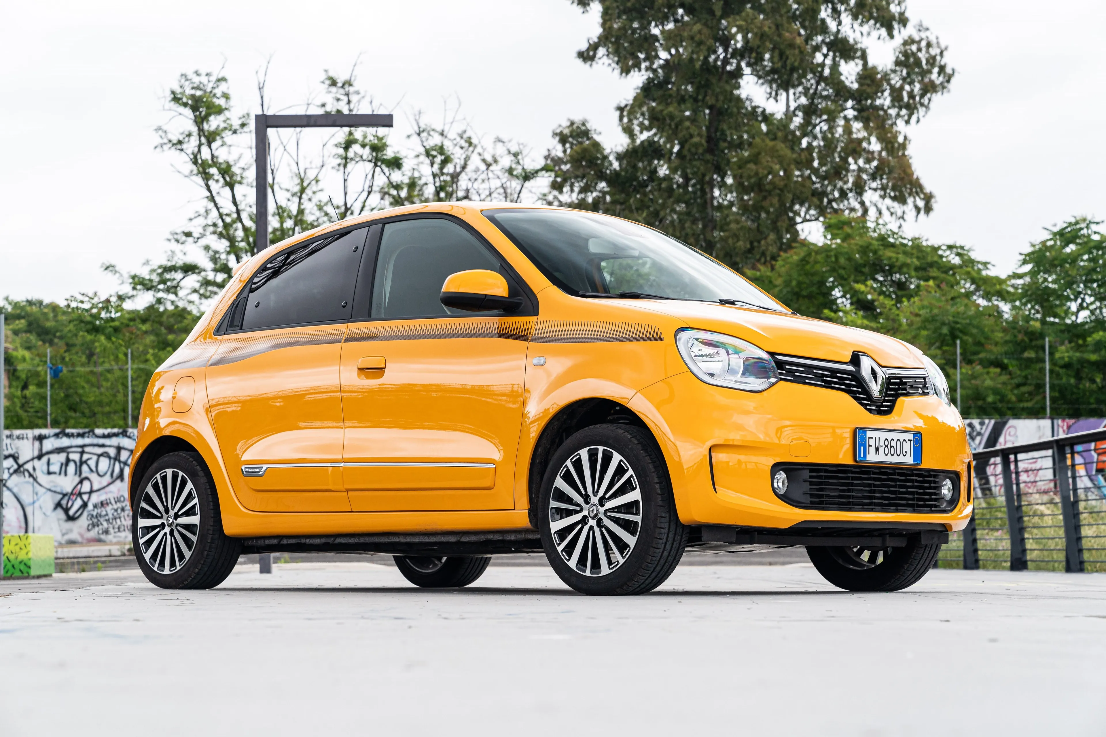 renault twingo 2019 giallo mango