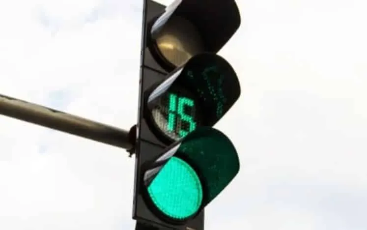 semaforo con conto alla rovescia