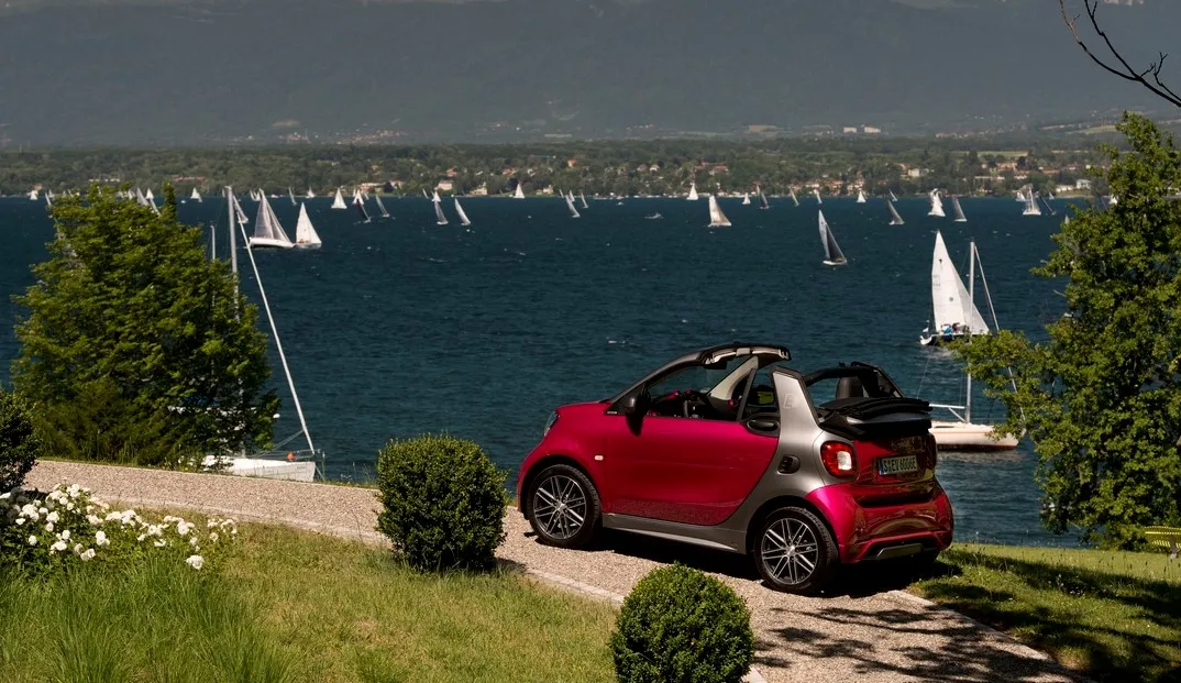 smart fortwo cabrio electric drive tailormade berry red2