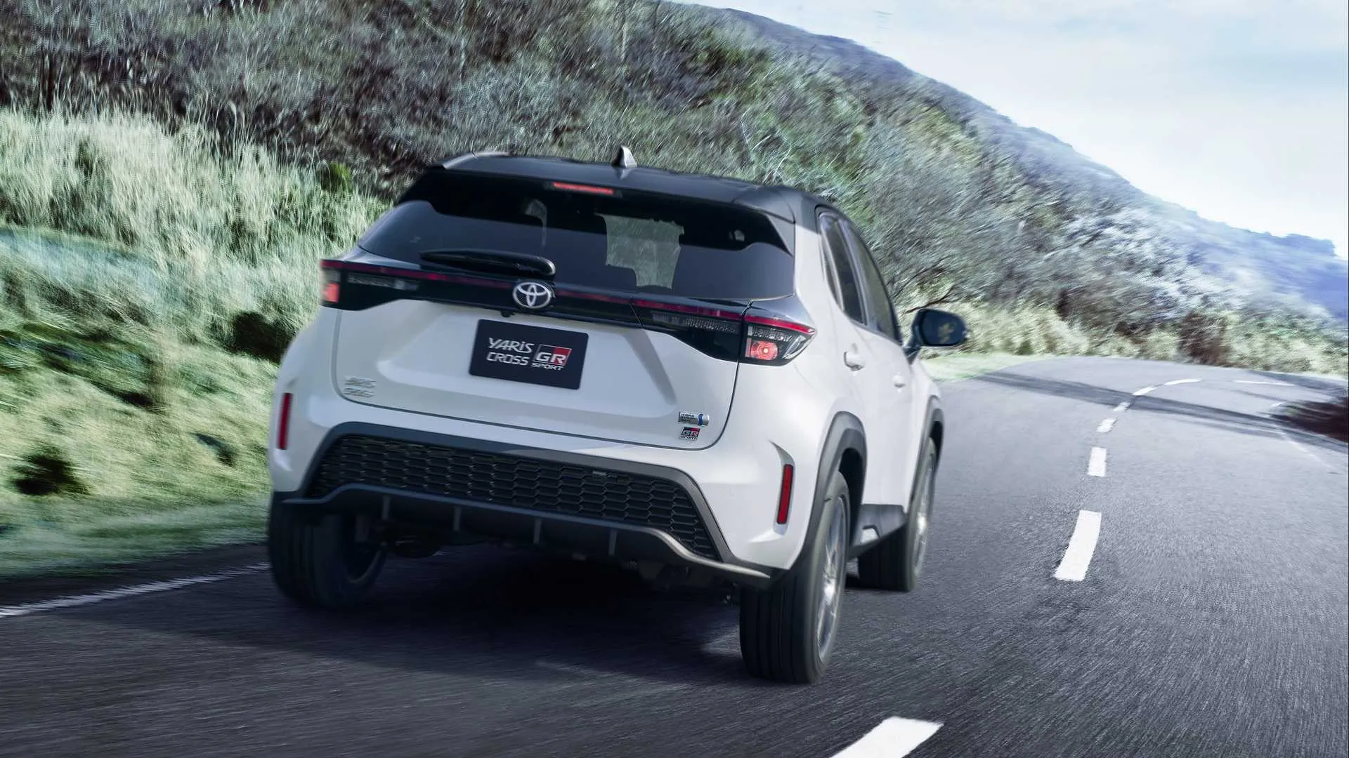 strada yaris cross sport