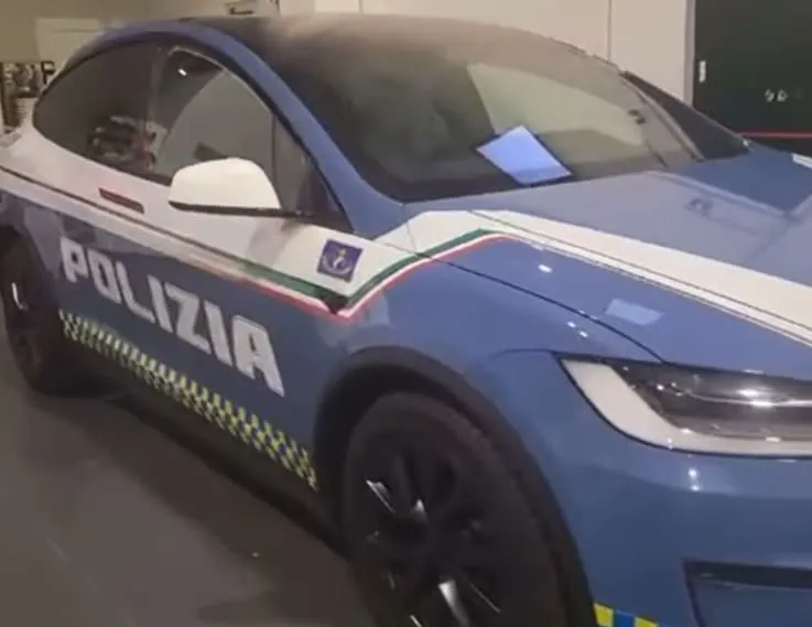 tesla model x polizia