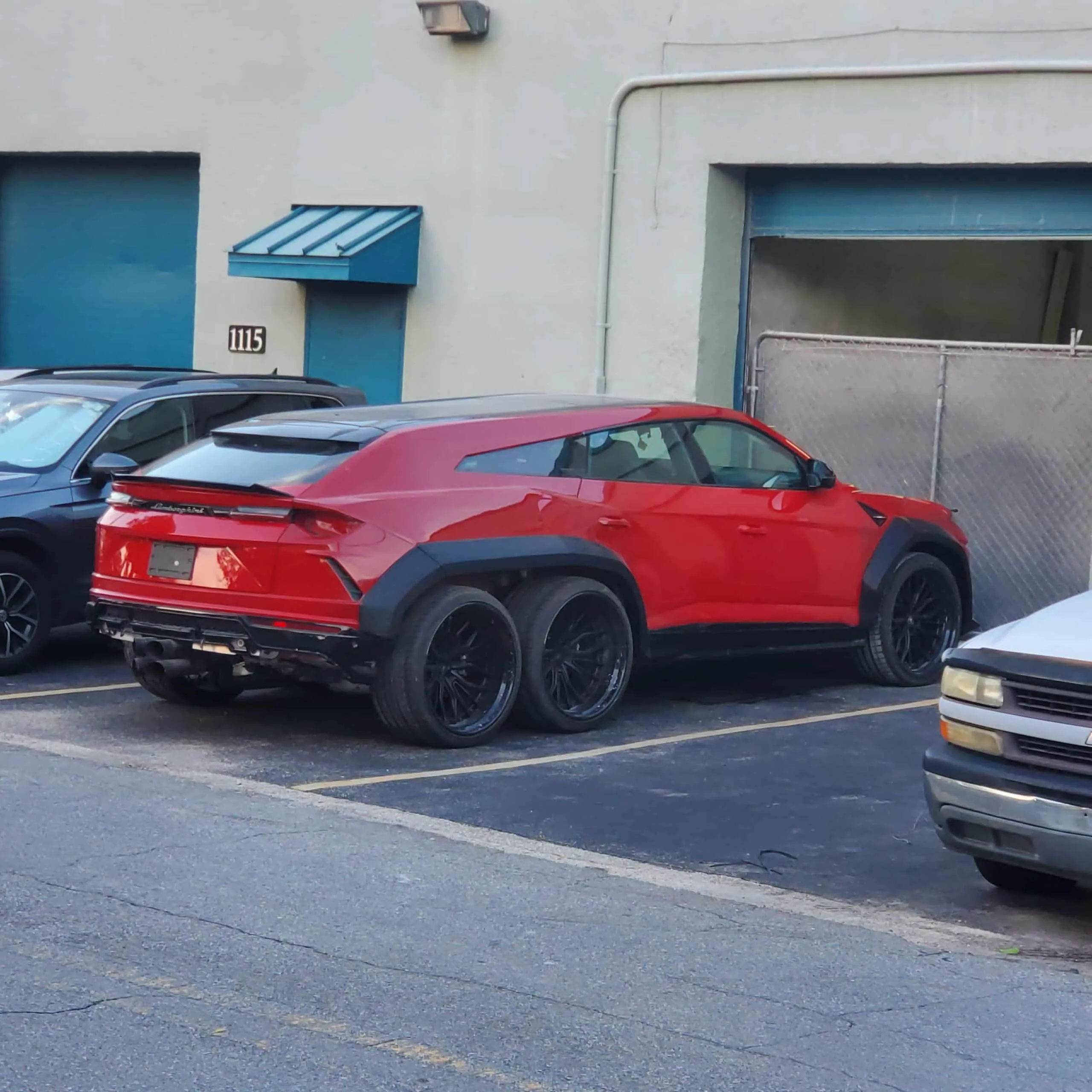urus 6x6 rosso
