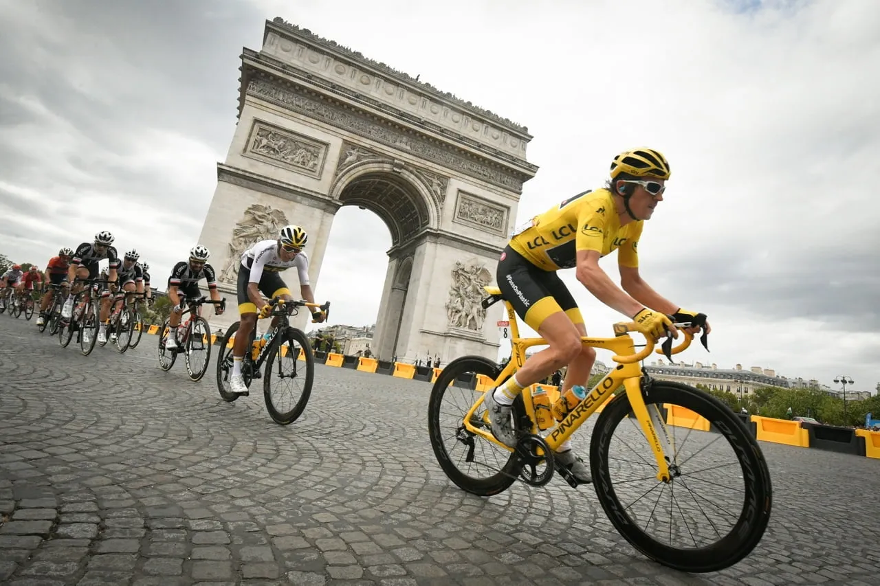 winner geraint thomas team sky arc de triomphe 1