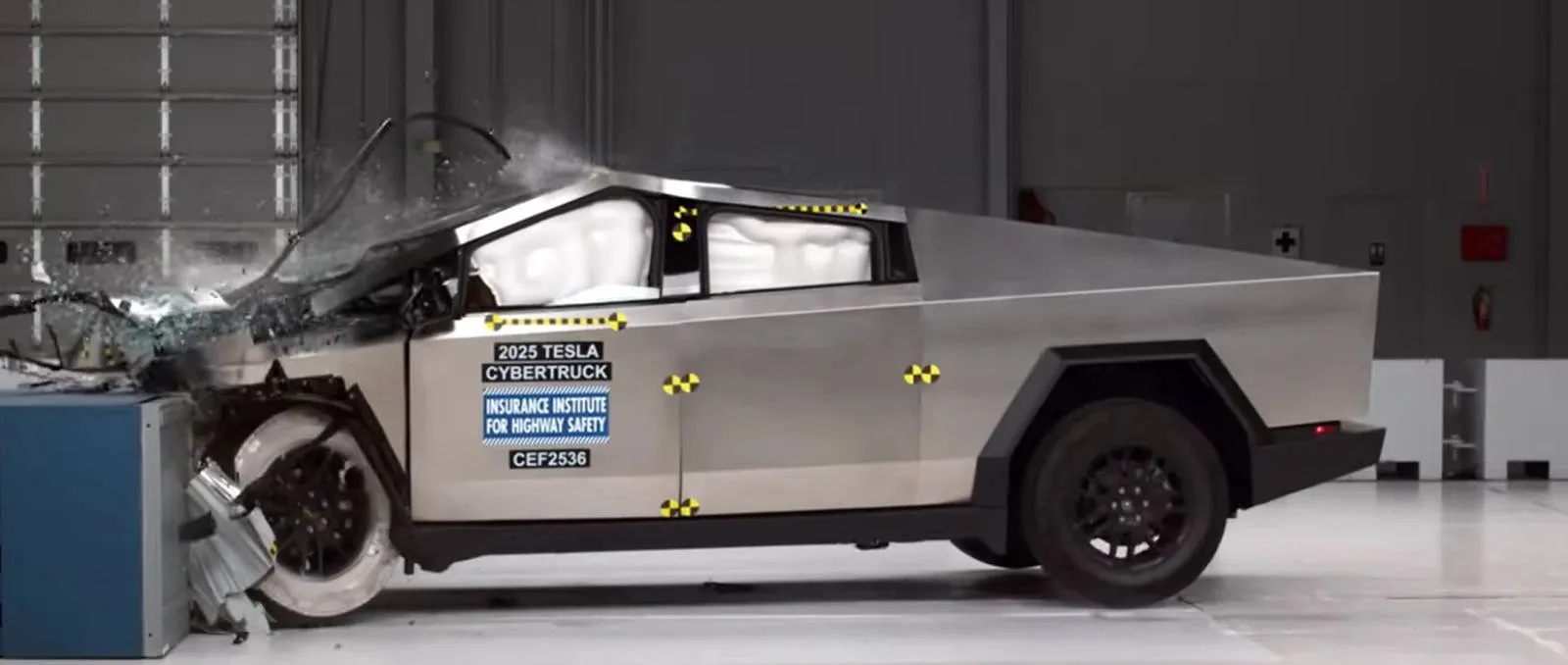 tesla cybertruck crash