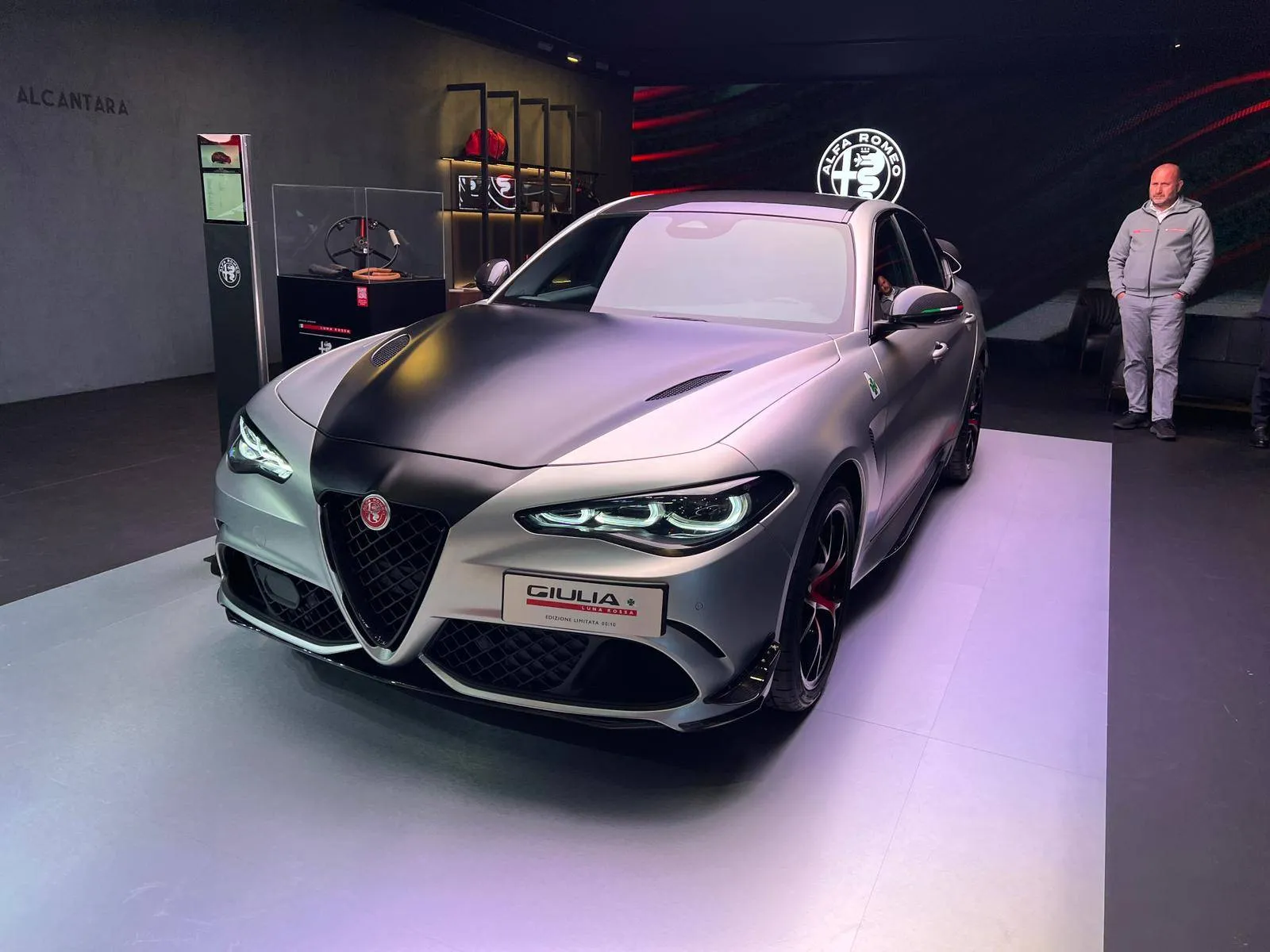 Alfa-Romeo-Giulia-Quadrifoglio-Luna-Rossa