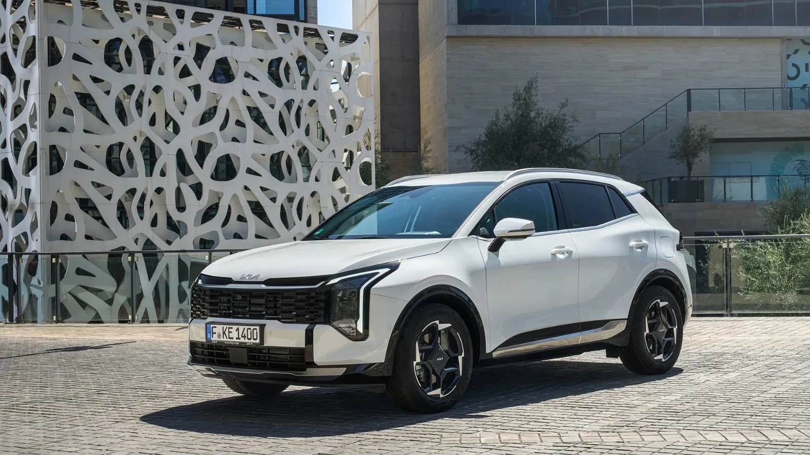 kia-new-sportage-baseline-my26-deluxe-white-static-digital-1920x1080-002