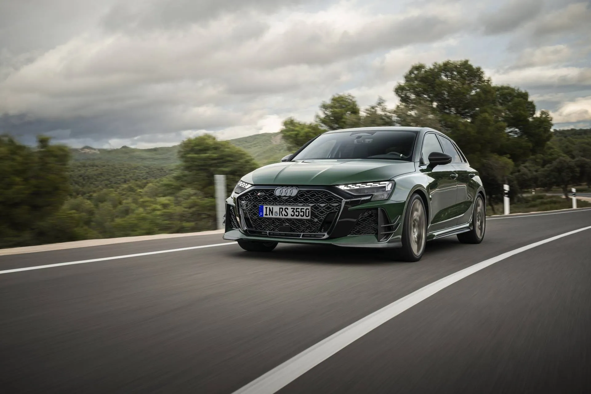 Audi RS 3 Competition Limited di colore verde dinamica anteriore
