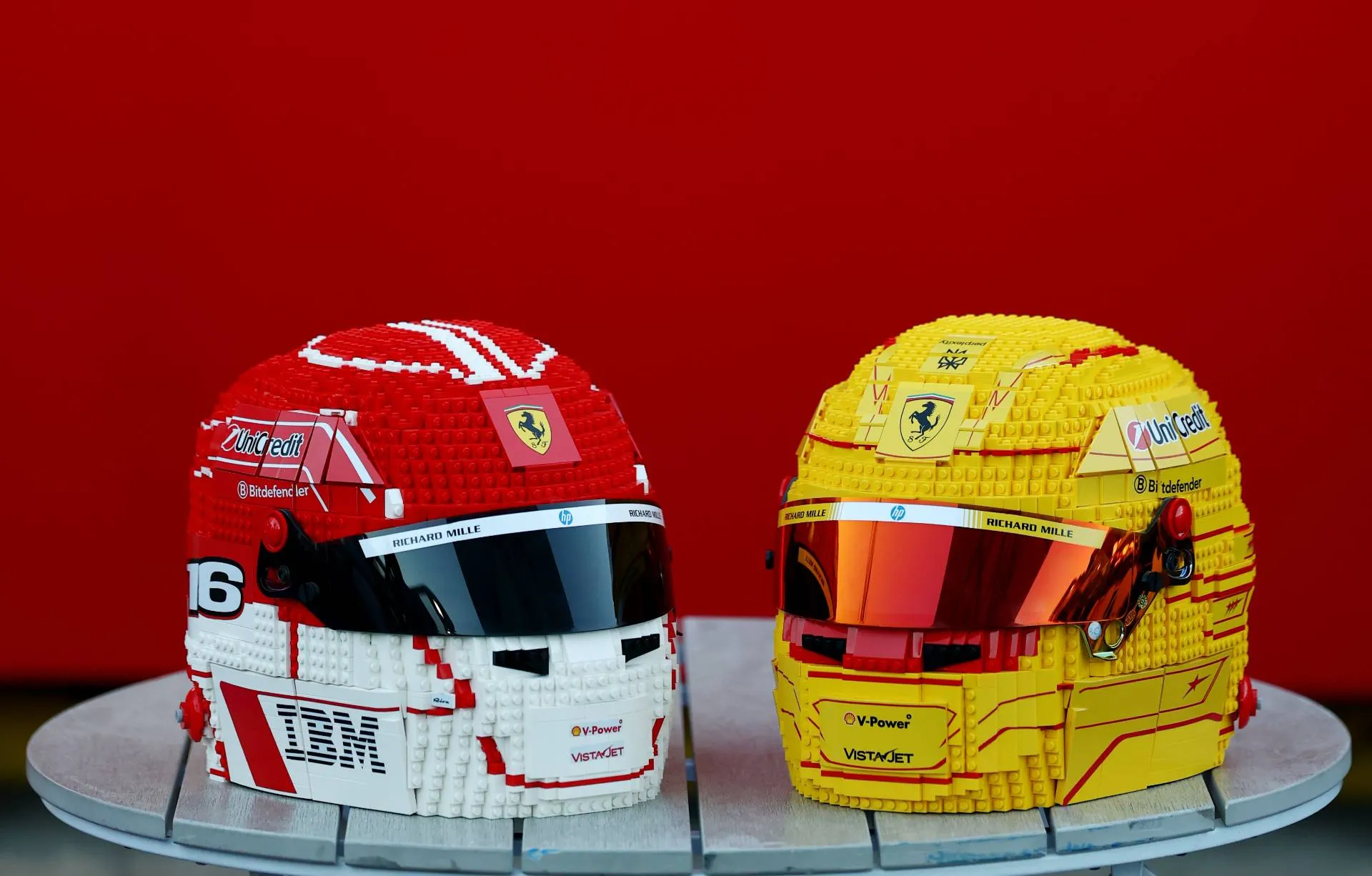 caschi lego grandezza originale di hamilton e leclerc