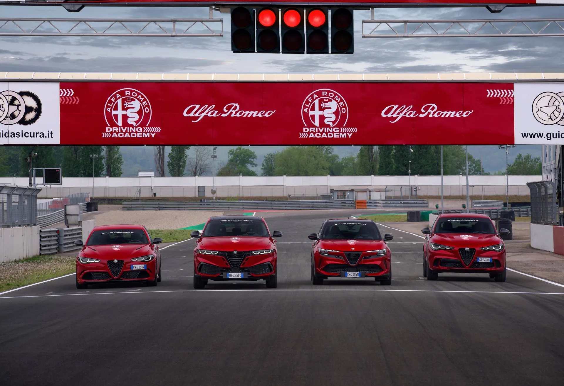 I 4 modelli dell'Alfa Romeo Driving Academy: da sinistra a destra Giulia, Tonale, Junior e Stelvio