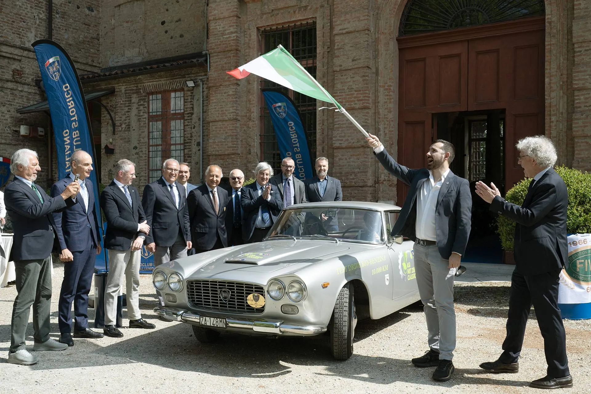 Una Lancia Flaminia GT Touring protagonista del viaggio ASI Torino-Palermo Bio