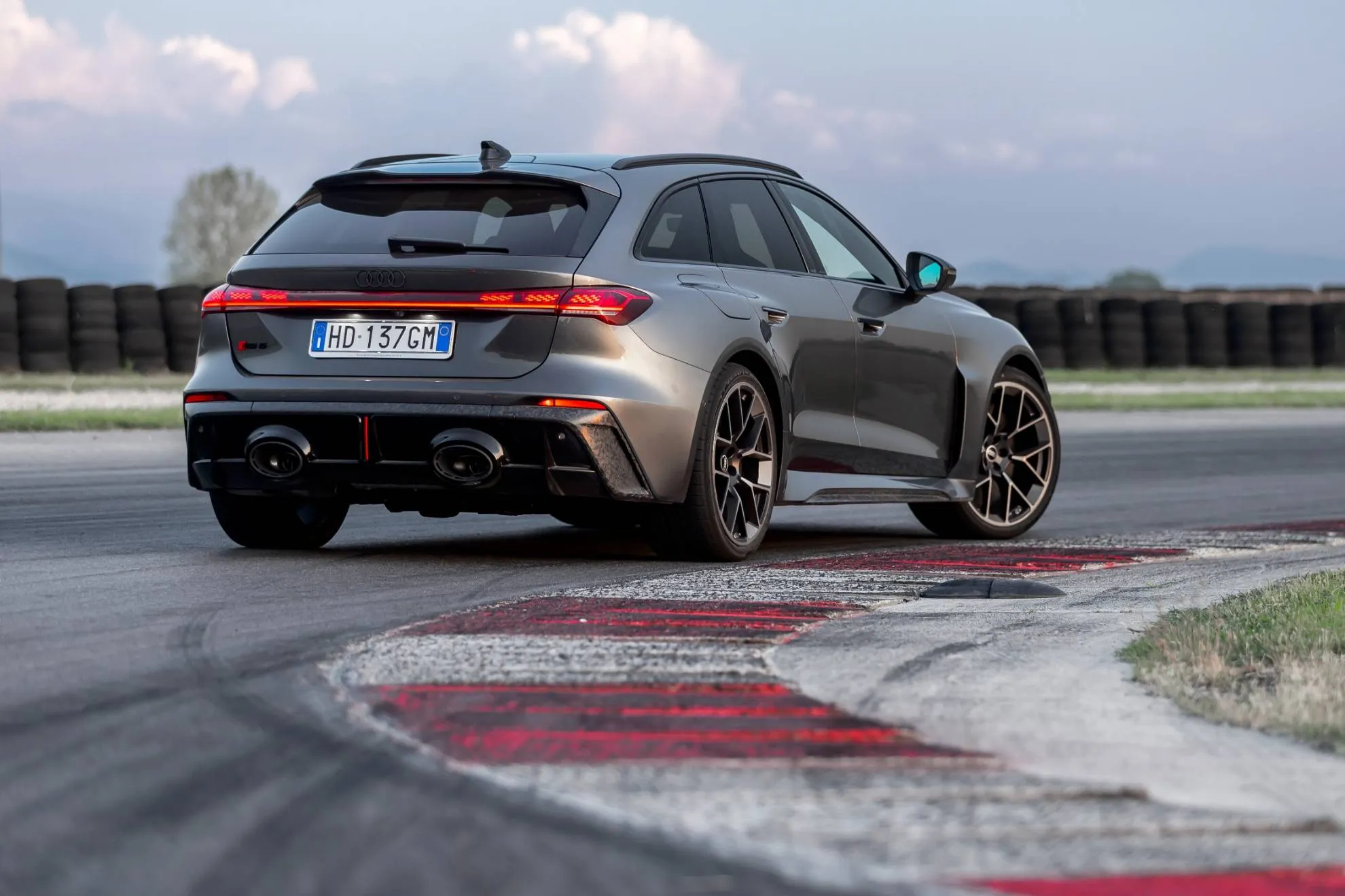 Audi-RS-5-statica-posteriore
