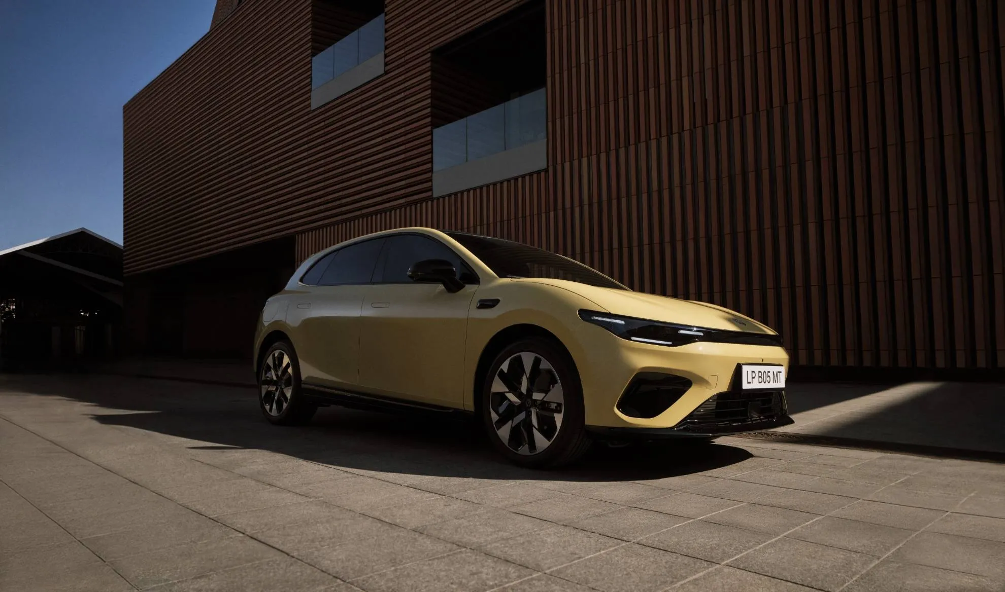 Leapmotor B05 frontale giallo