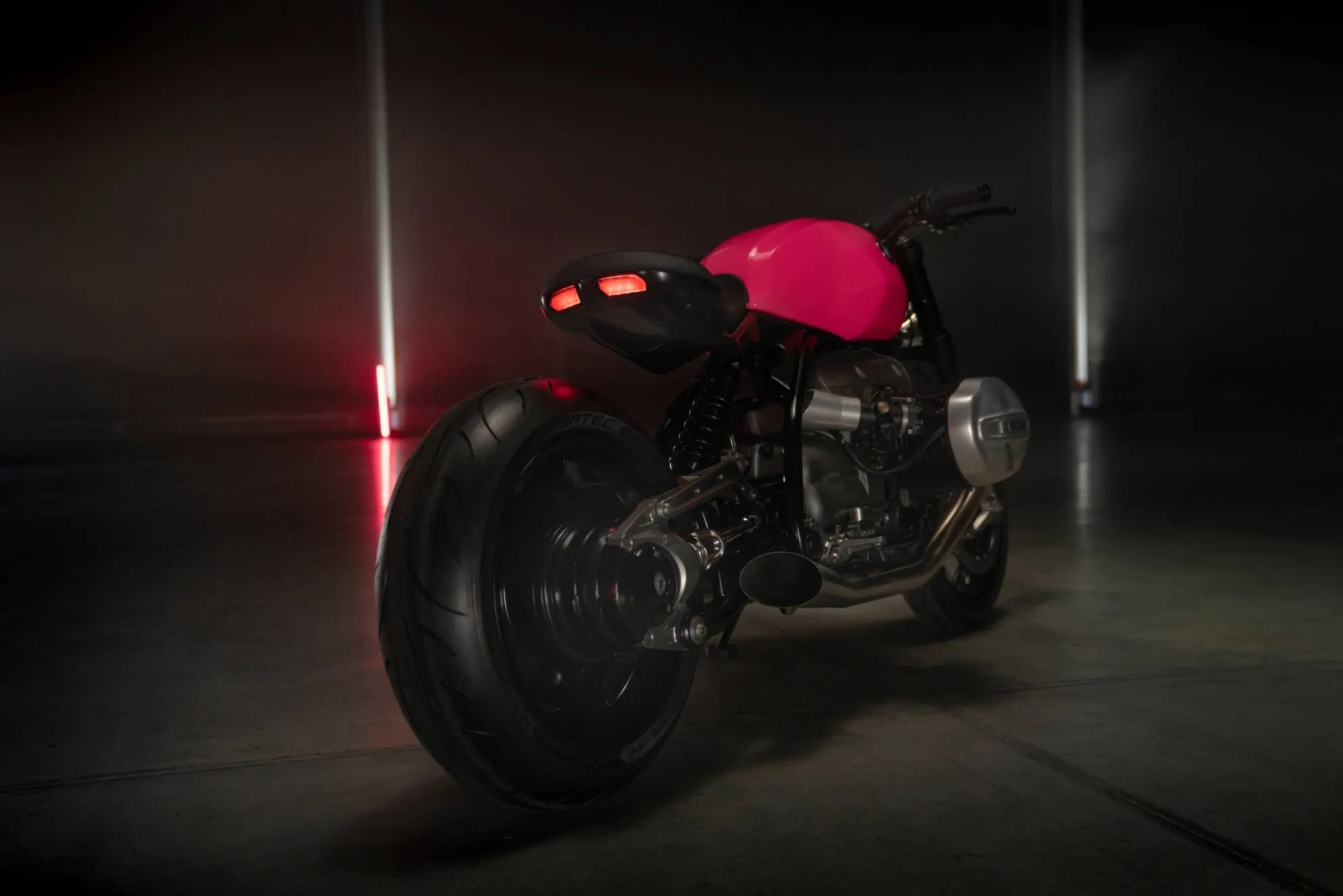 BMW R20 laterale posteriore di colore rosso