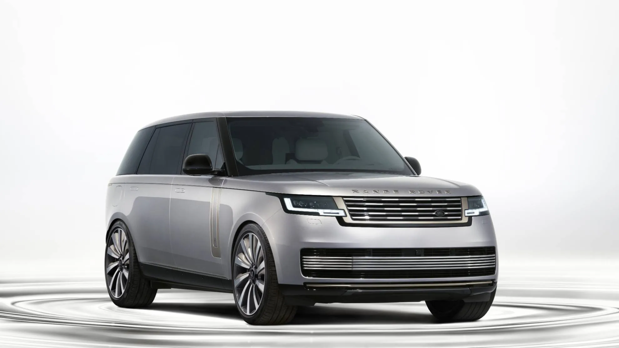 Range Rover SV Ultra frontale di colore grigio