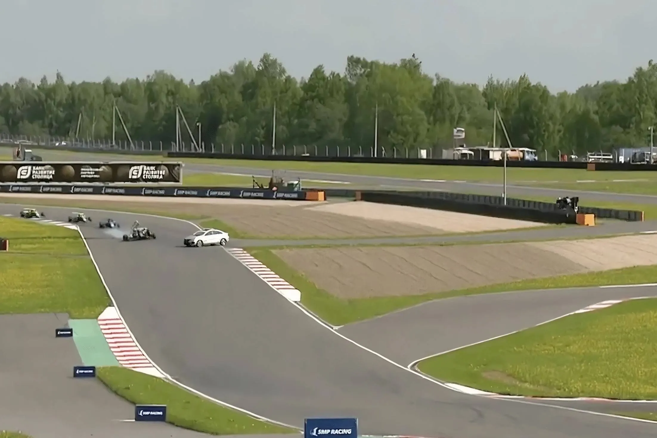 screenshot del video che mostra l'incidente avvenuto in gara di Formula 4 in russia