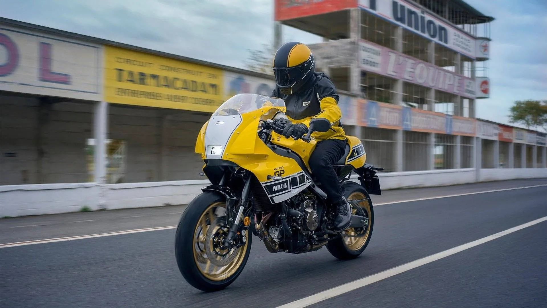 Yamaha-XSR-kenny-roberts