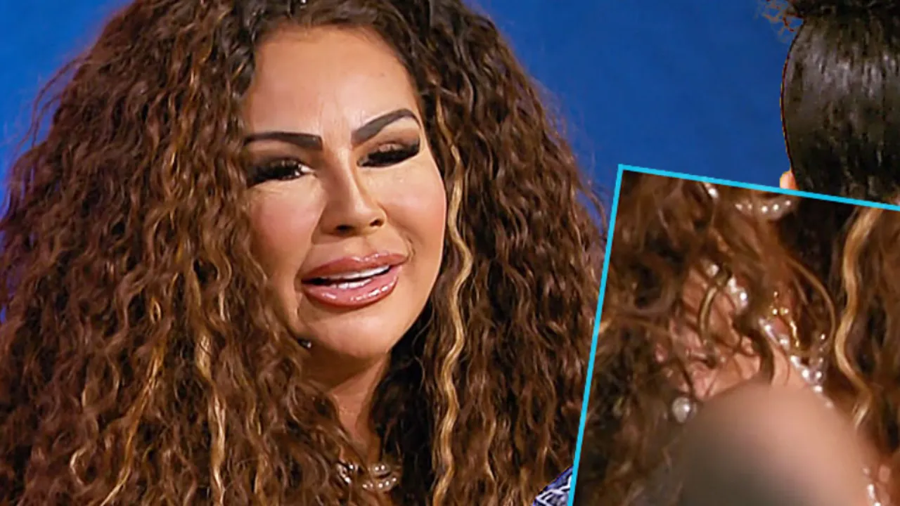 Michella Kox laat per ongeluk iets teveel zien bij Ranking The Stars "Oeps"