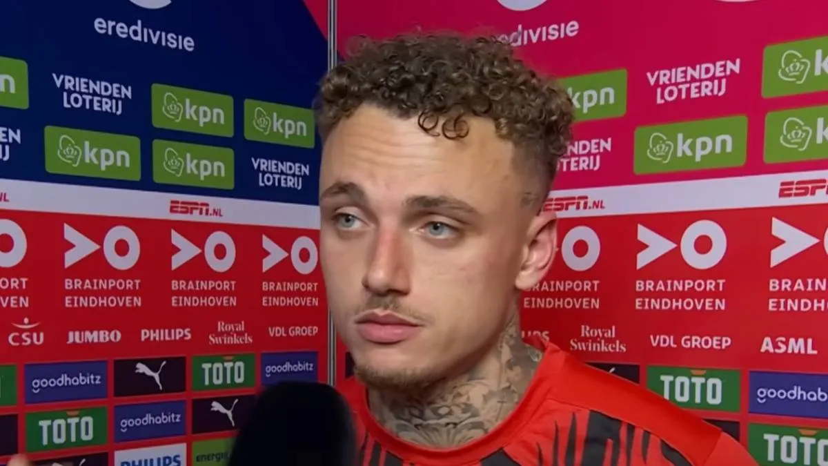 Noa Lang foto met Ajax shirt zorgt voor boze reacties PSV fans "Klaar"