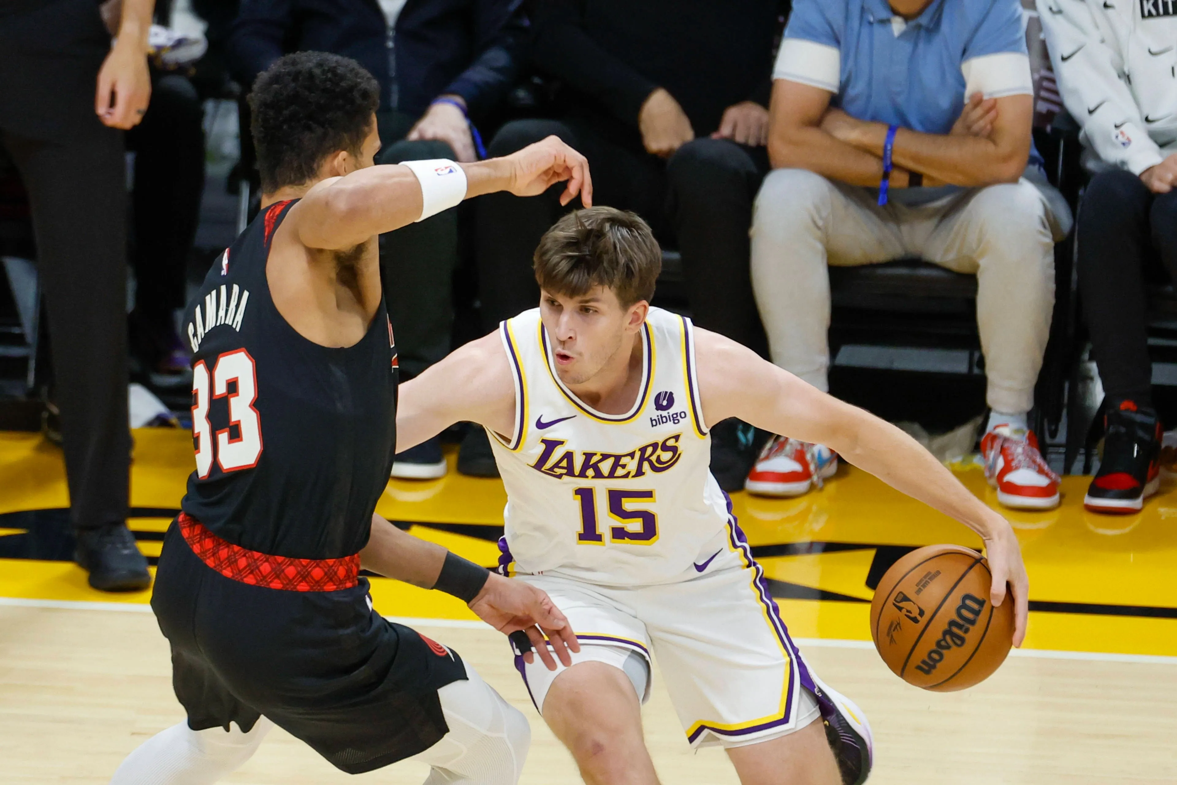 VIDEO: ¡Austin Reaves manda a dormir a los Milwaukee Bucks con un triplazo en la segunda prórroga!