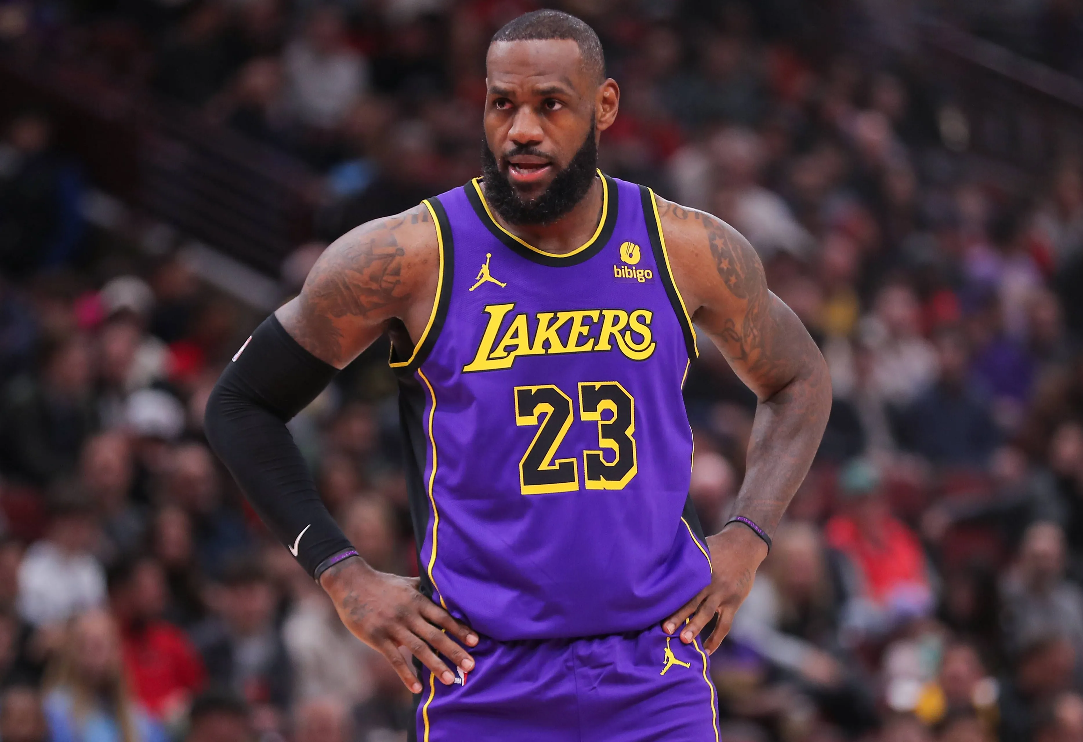 VIDEO: ¡El magistral toque de LeBron James para asistir a D'Angelo Russell!