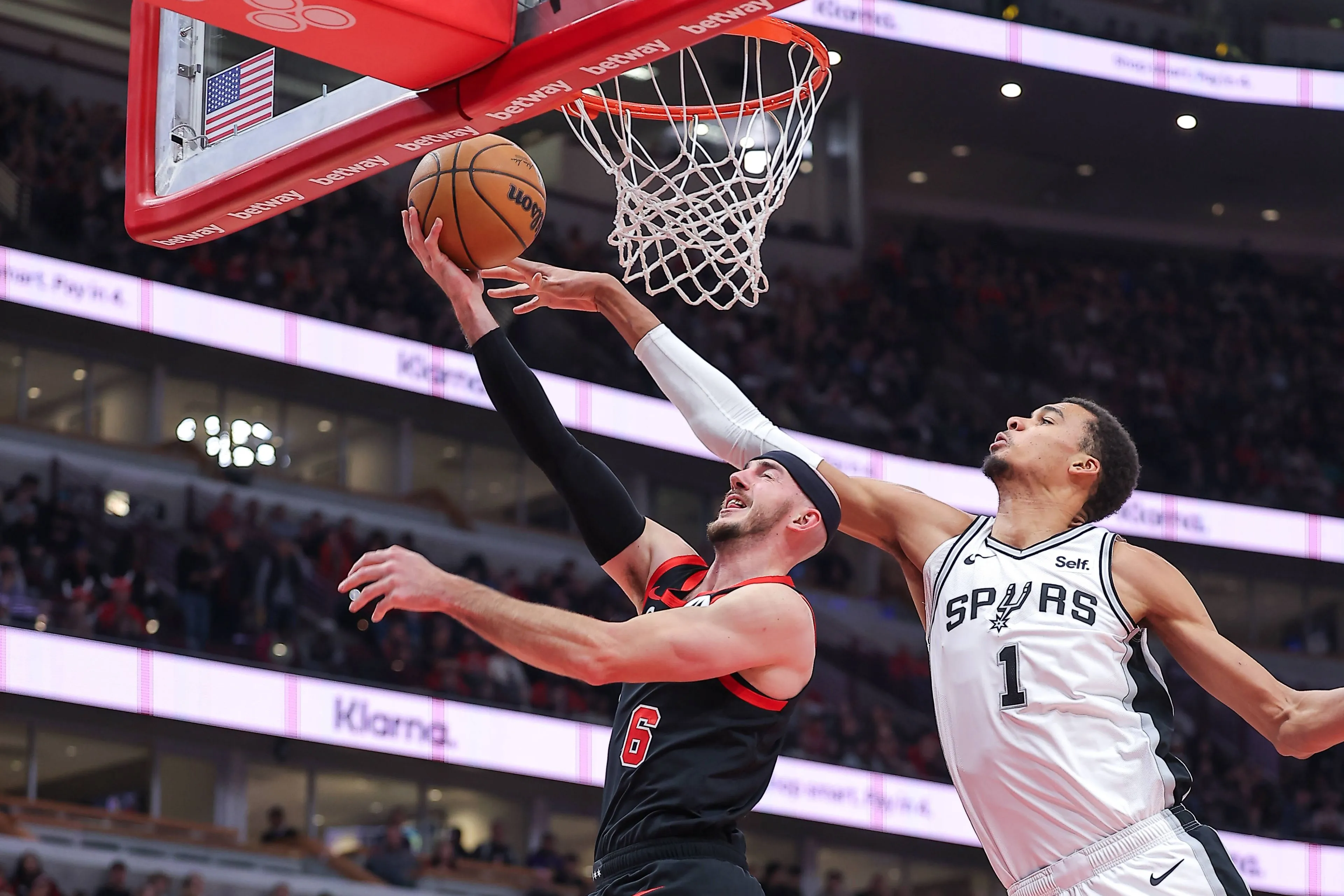 San Antonio Spurs corta a un Marcus Morris que suena para aterrizar en Minnesota Timberwolves