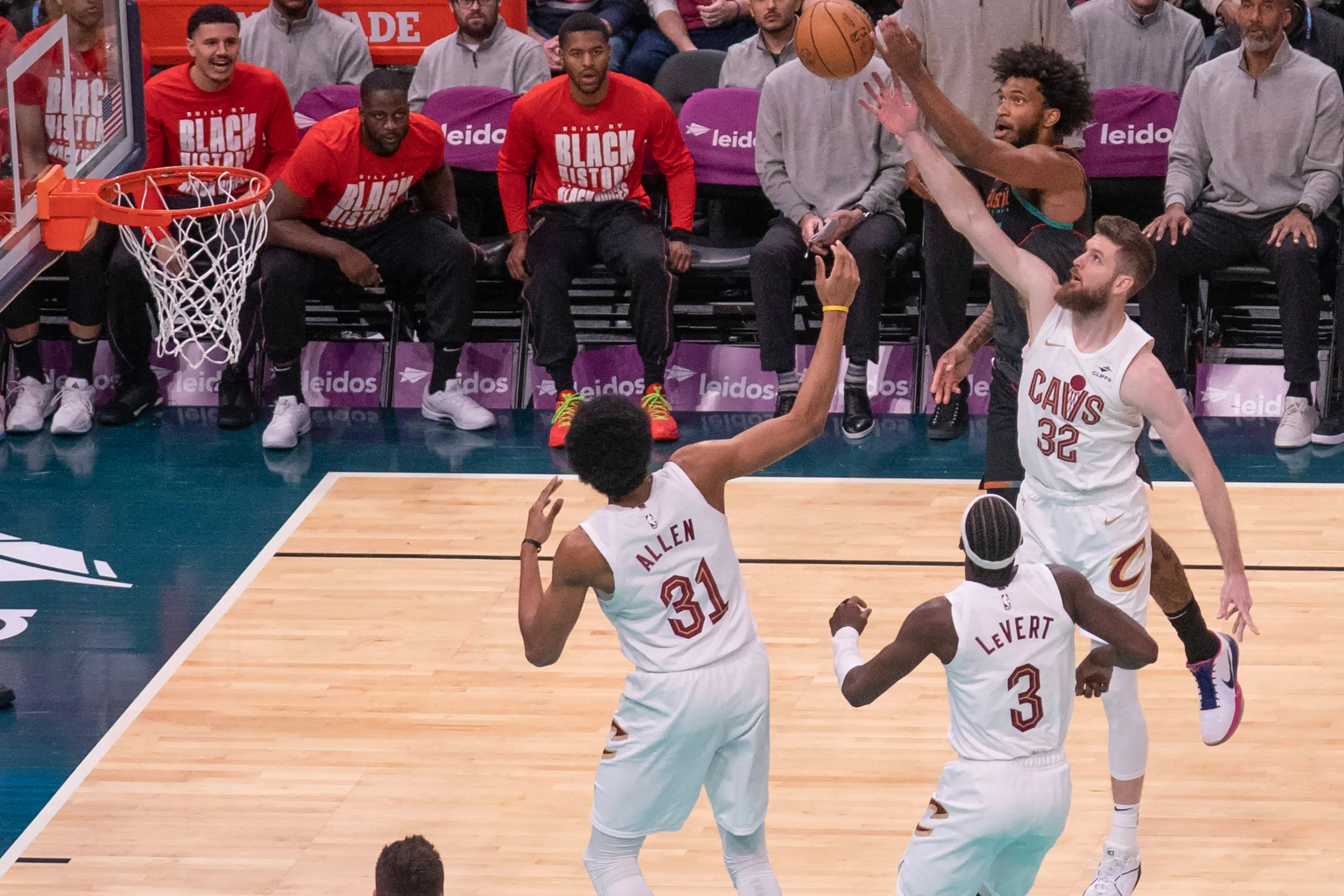 VÍDEO: ¡Dean Wade acaba con la imbatibilidad de Boston Celtics con una actuación memorable!